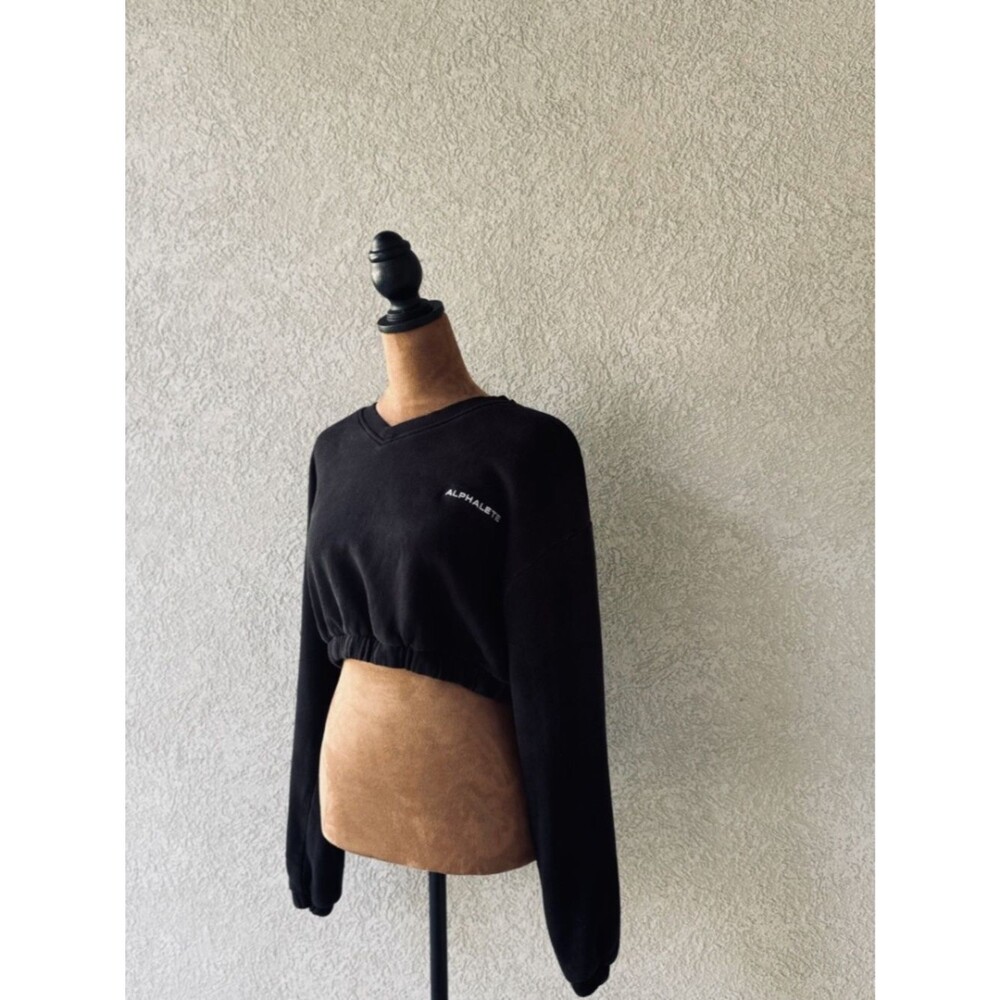 Alphalete Black Cropped Logo Sweater Gym Training Women's Size Medium Activewear